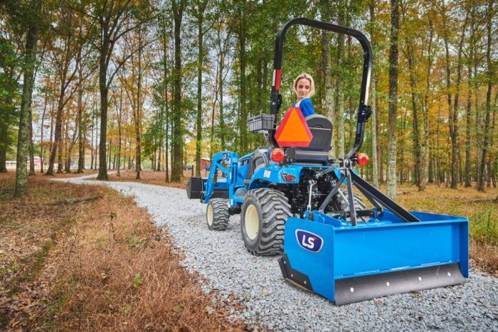 Tractor LS model MT1.25, 25 CP, tractiune 4x4